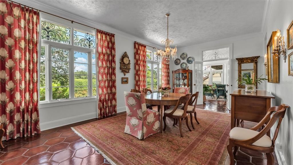 待售: $2,100,000 (6 贝兹, 6 浴室, 5024 平方英尺)