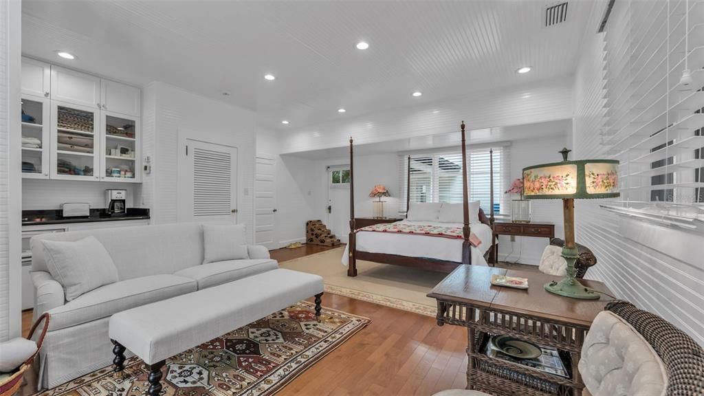 待售: $2,100,000 (6 贝兹, 6 浴室, 5024 平方英尺)