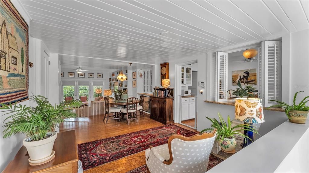 待售: $2,100,000 (6 贝兹, 6 浴室, 5024 平方英尺)