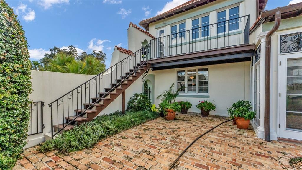 待售: $2,100,000 (6 贝兹, 6 浴室, 5024 平方英尺)