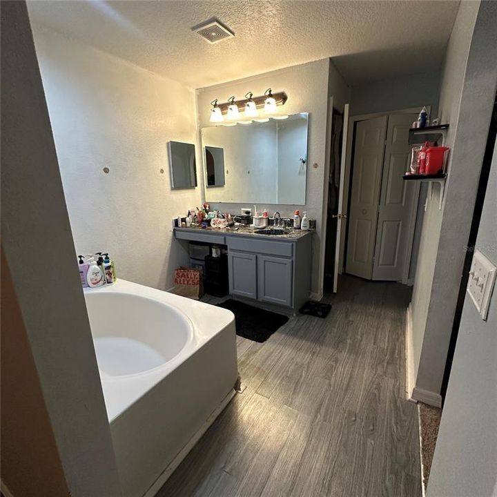 待售: $290,999 (4 贝兹, 2 浴室, 2793 平方英尺)