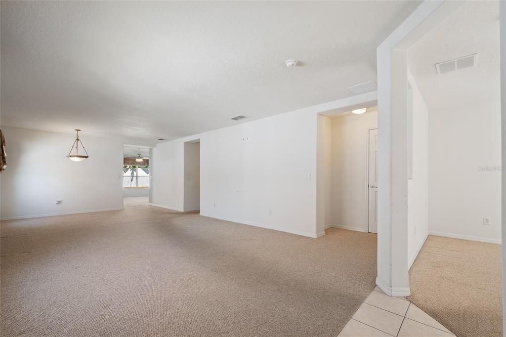 Active With Contract: $400,000 (3 beds, 2 baths, 1960 Square Feet)