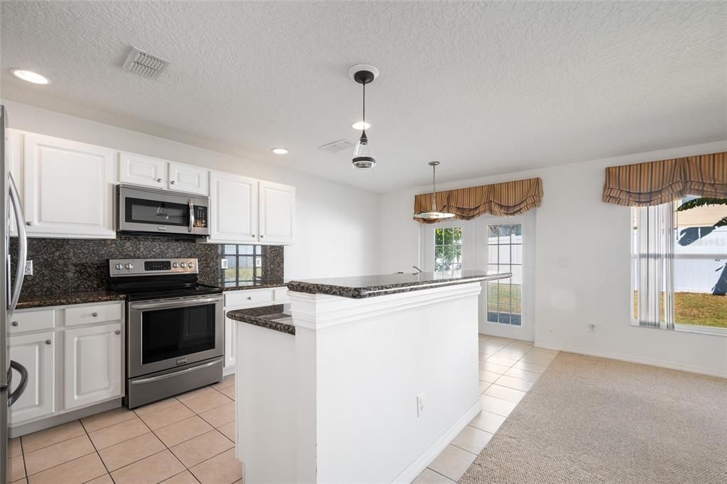 Active With Contract: $400,000 (3 beds, 2 baths, 1960 Square Feet)