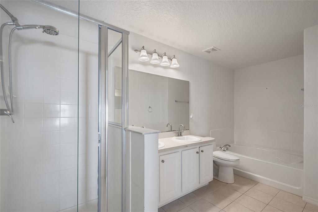 Active With Contract: $400,000 (3 beds, 2 baths, 1960 Square Feet)