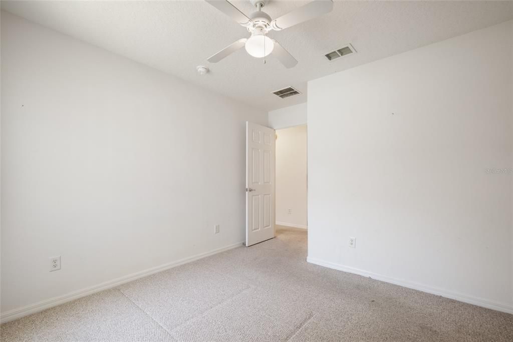 Active With Contract: $400,000 (3 beds, 2 baths, 1960 Square Feet)