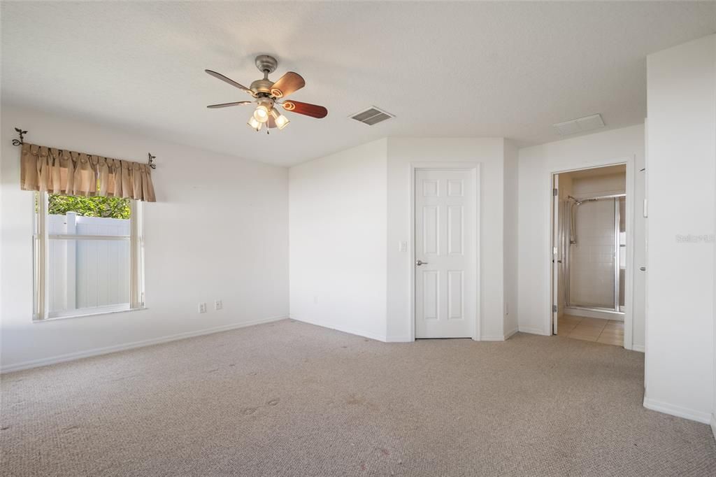 Active With Contract: $400,000 (3 beds, 2 baths, 1960 Square Feet)