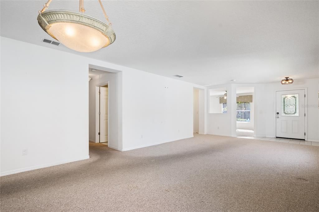 Active With Contract: $400,000 (3 beds, 2 baths, 1960 Square Feet)