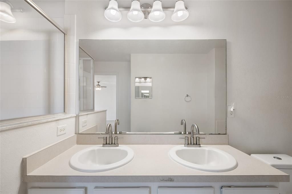 Active With Contract: $400,000 (3 beds, 2 baths, 1960 Square Feet)