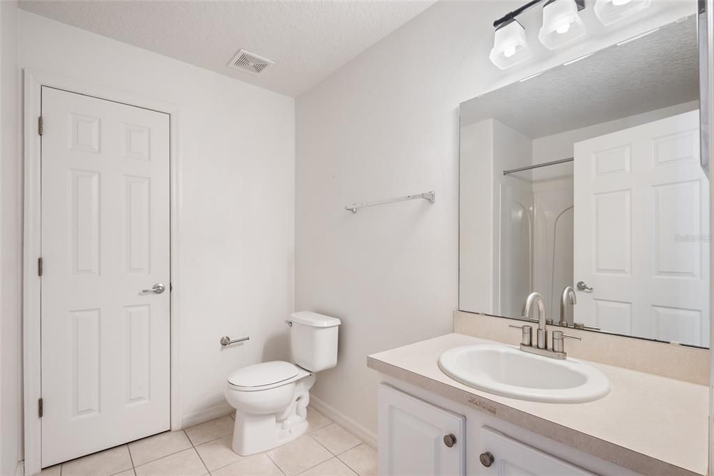 Active With Contract: $400,000 (3 beds, 2 baths, 1960 Square Feet)