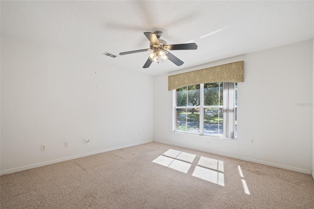 Active With Contract: $400,000 (3 beds, 2 baths, 1960 Square Feet)