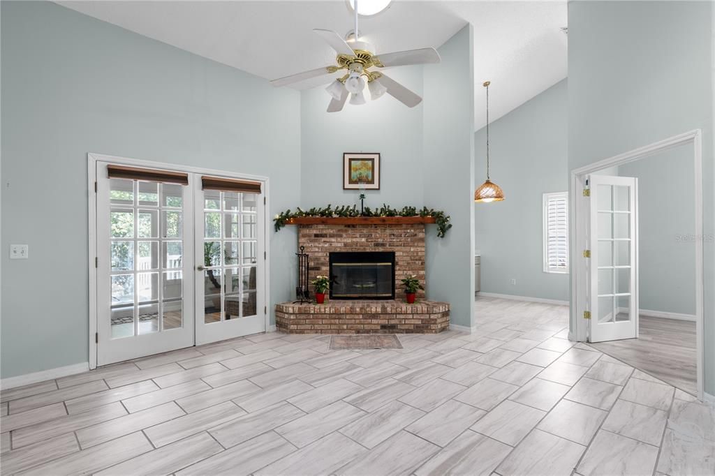 На продажу: $295,000 (3 спален, 2 ванн, 1459 Квадратных фут)