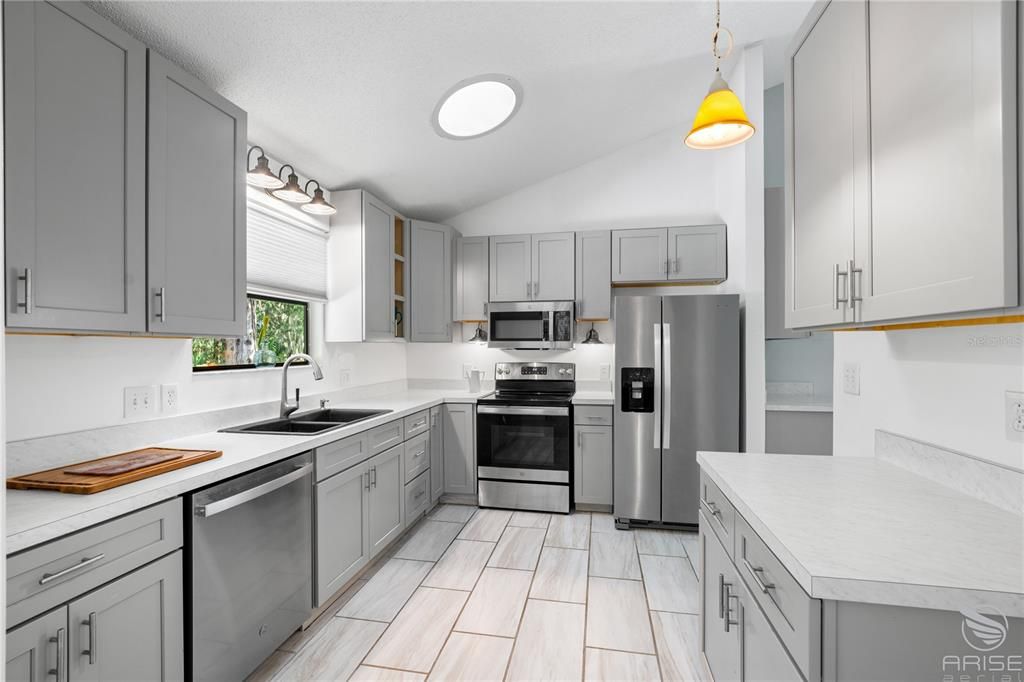 На продажу: $295,000 (3 спален, 2 ванн, 1459 Квадратных фут)