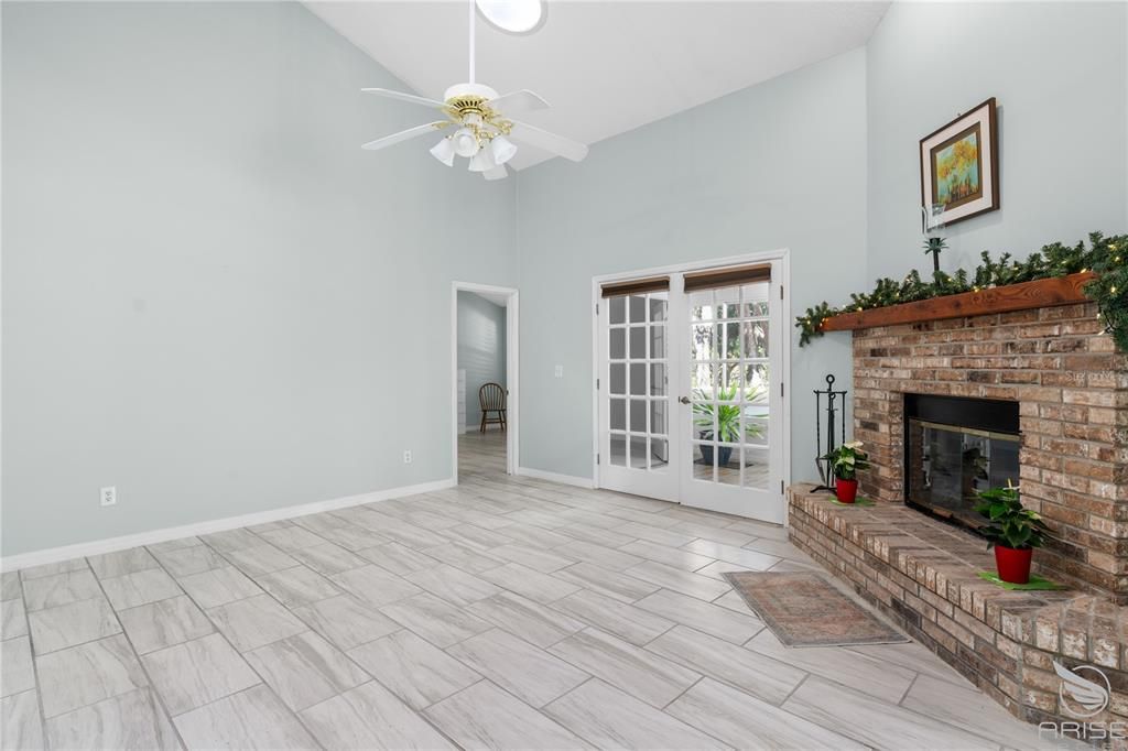 На продажу: $295,000 (3 спален, 2 ванн, 1459 Квадратных фут)