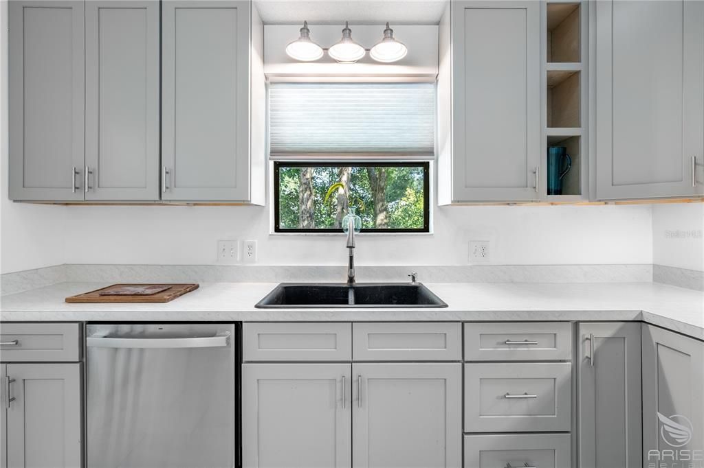 На продажу: $295,000 (3 спален, 2 ванн, 1459 Квадратных фут)