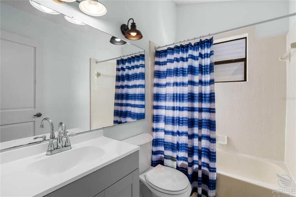 На продажу: $295,000 (3 спален, 2 ванн, 1459 Квадратных фут)