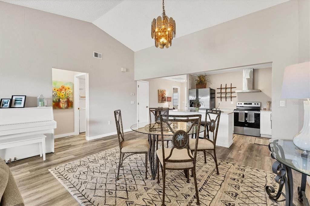 For Sale: $309,000 (2 beds, 2 baths, 1314 Square Feet)