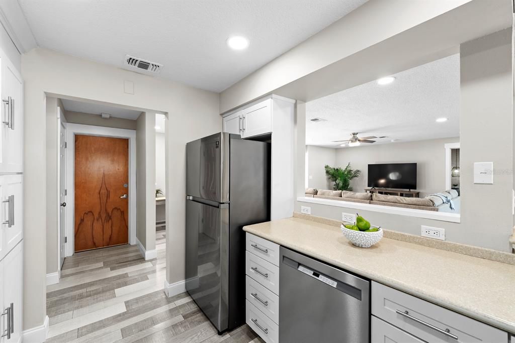 Active With Contract: $650,000 (3 beds, 2 baths, 1713 Square Feet)