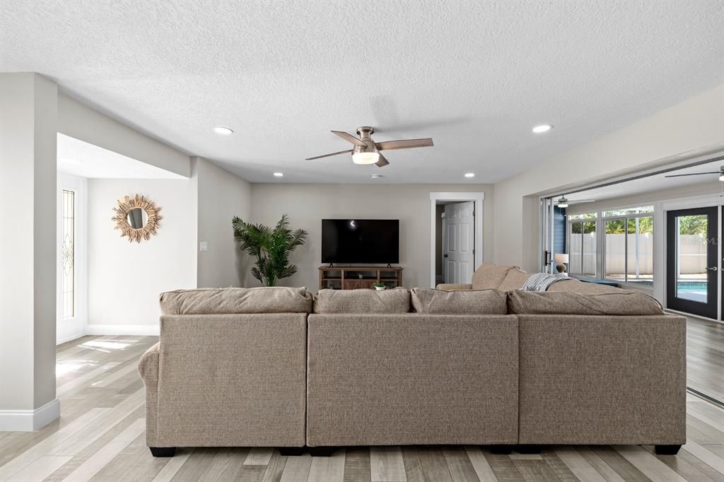 Active With Contract: $650,000 (3 beds, 2 baths, 1713 Square Feet)