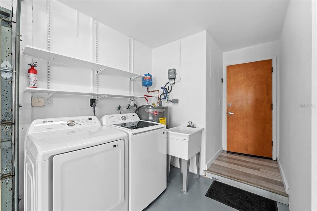 Active With Contract: $650,000 (3 beds, 2 baths, 1713 Square Feet)