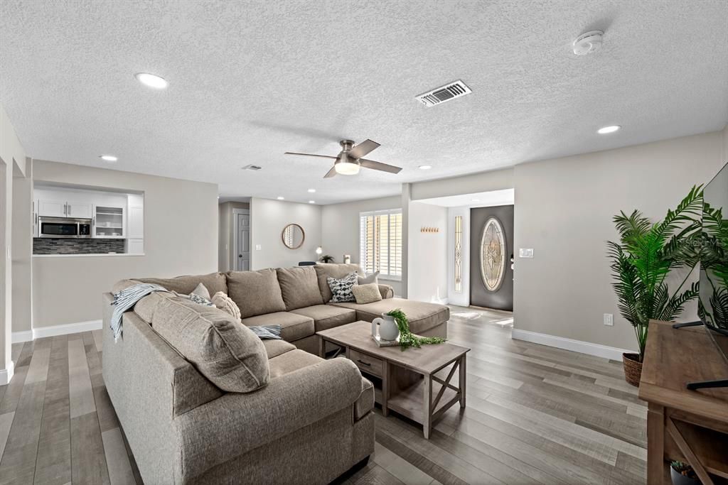 Active With Contract: $650,000 (3 beds, 2 baths, 1713 Square Feet)