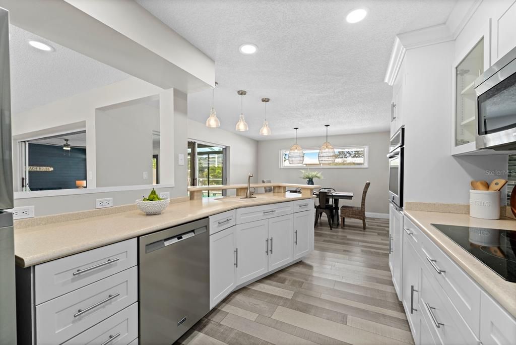 Active With Contract: $650,000 (3 beds, 2 baths, 1713 Square Feet)