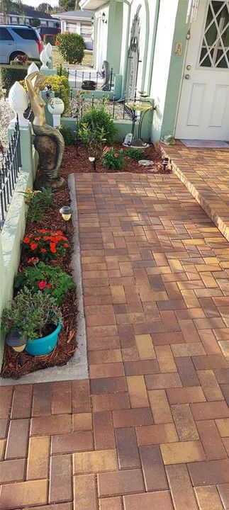 For Sale: $289,900 (2 beds, 2 baths, 1756 Square Feet)