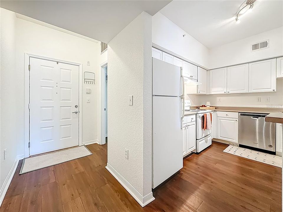 En Venta: $385,000 (2 camas, 2 baños, 1206 Pies cuadrados)