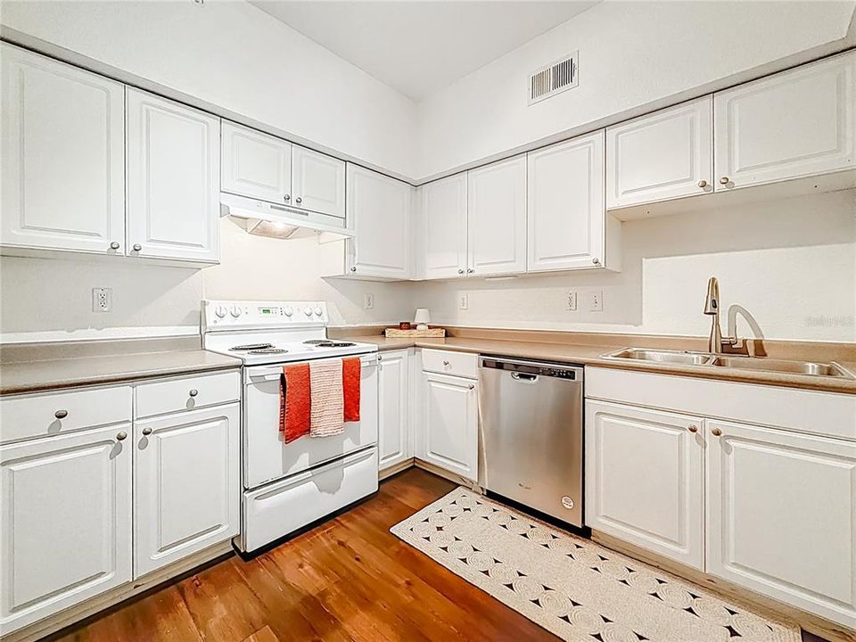 En Venta: $385,000 (2 camas, 2 baños, 1206 Pies cuadrados)