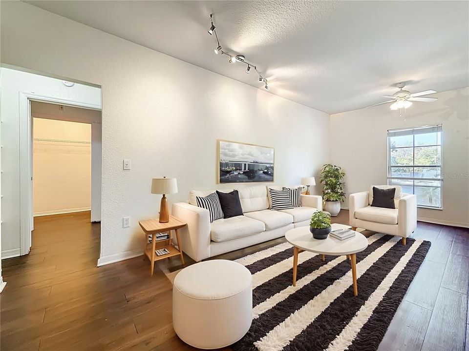 En Venta: $385,000 (2 camas, 2 baños, 1206 Pies cuadrados)