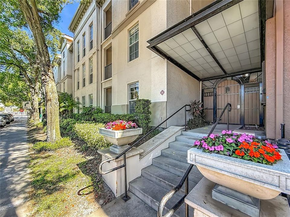 En Venta: $385,000 (2 camas, 2 baños, 1206 Pies cuadrados)