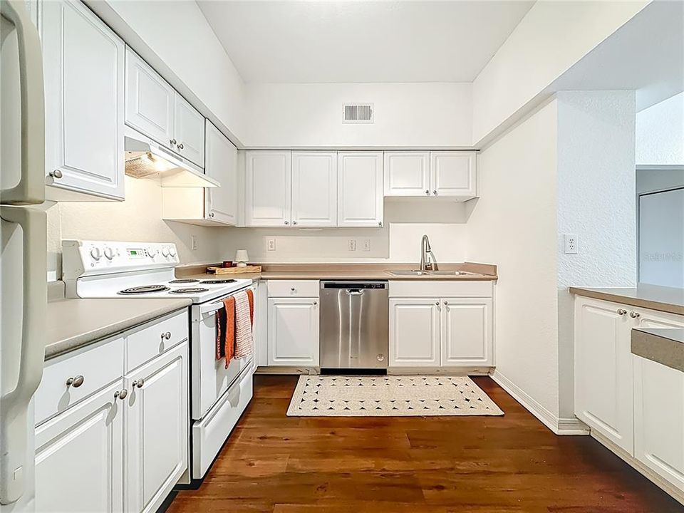 En Venta: $385,000 (2 camas, 2 baños, 1206 Pies cuadrados)