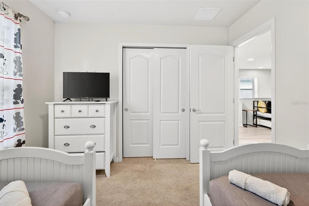 For Sale: $430,000 (5 beds, 4 baths, 2265 Square Feet)