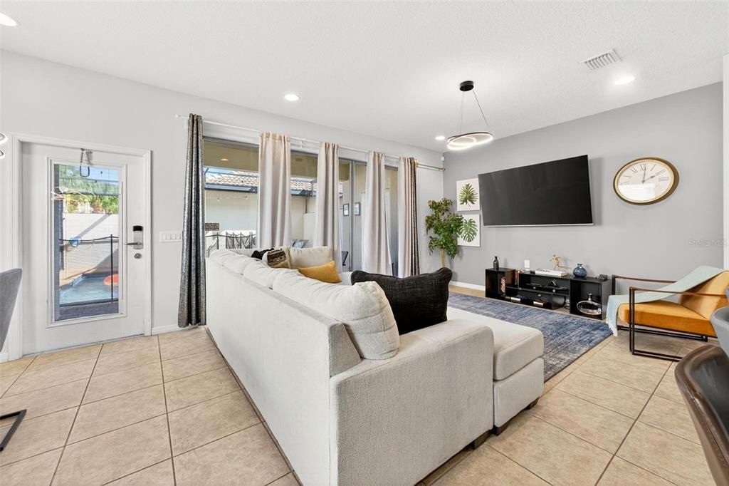 For Sale: $430,000 (5 beds, 4 baths, 2265 Square Feet)