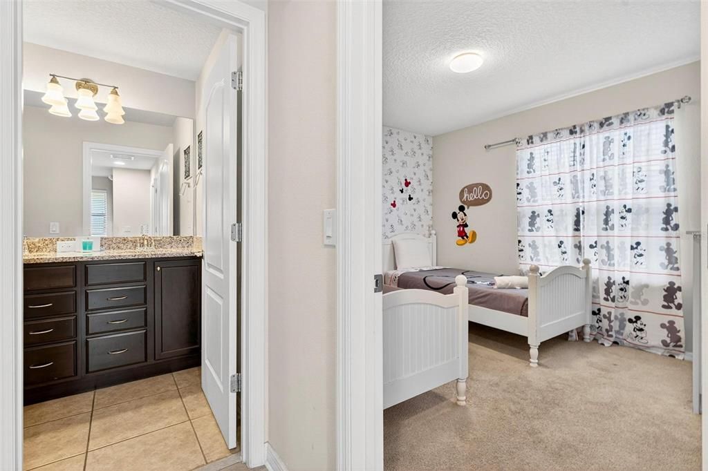 For Sale: $430,000 (5 beds, 4 baths, 2265 Square Feet)