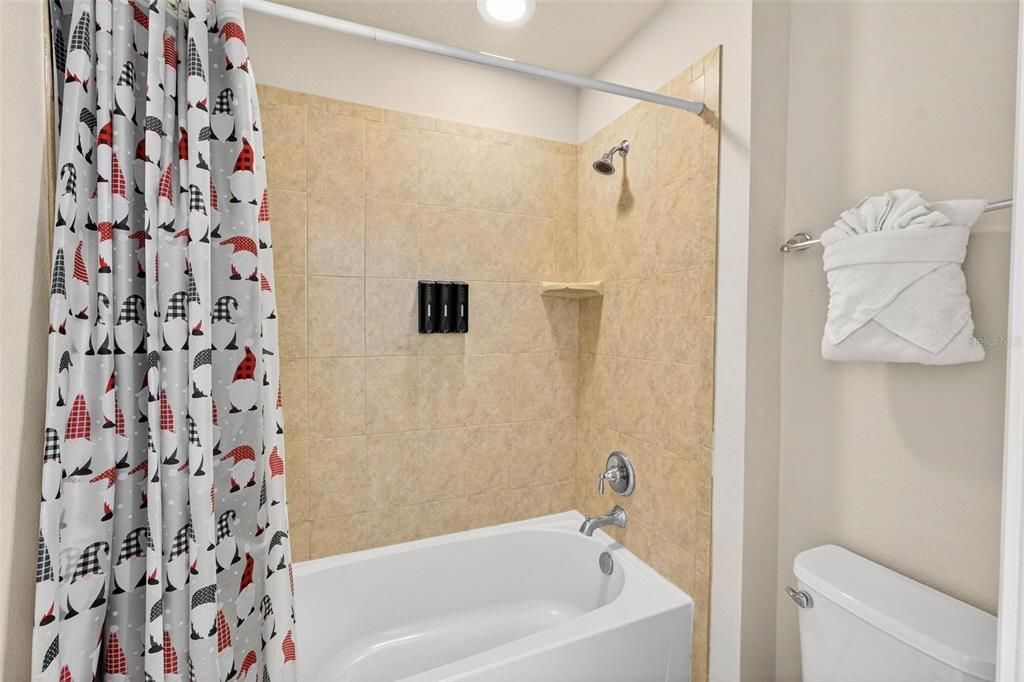 For Sale: $430,000 (5 beds, 4 baths, 2265 Square Feet)