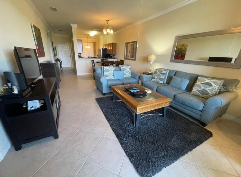 En Venta: $270,000 (2 camas, 2 baños, 1121 Pies cuadrados)