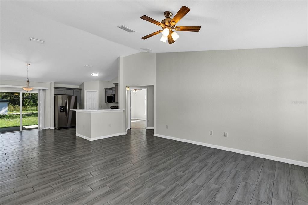 Active With Contract: $244,900 (3 beds, 2 baths, 1278 Square Feet)