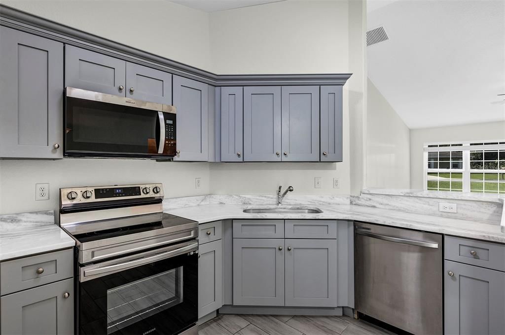 Active With Contract: $244,900 (3 beds, 2 baths, 1278 Square Feet)