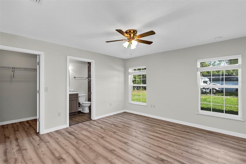 Active With Contract: $244,900 (3 beds, 2 baths, 1278 Square Feet)