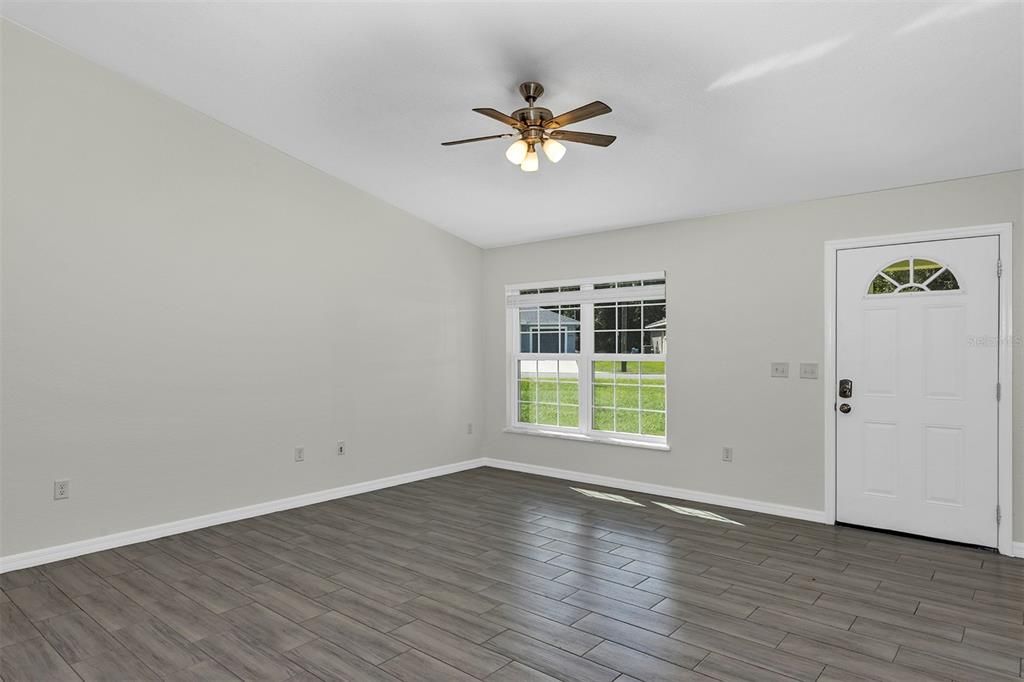 Active With Contract: $244,900 (3 beds, 2 baths, 1278 Square Feet)