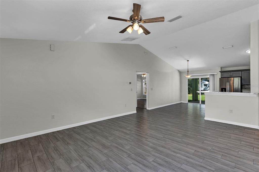 Active With Contract: $244,900 (3 beds, 2 baths, 1278 Square Feet)
