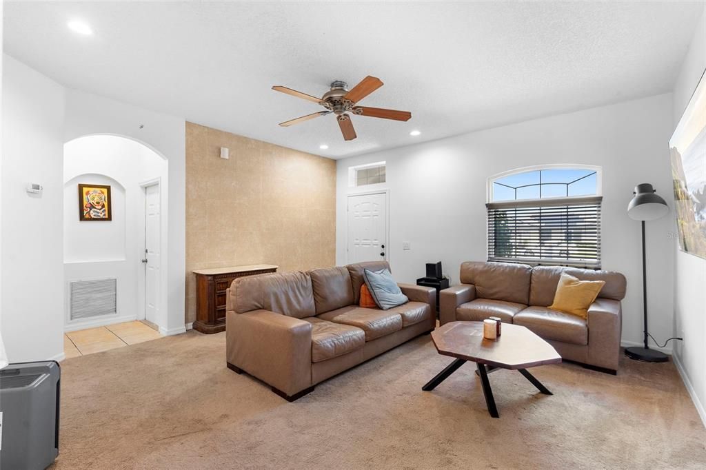 En Venta: $329,000 (3 camas, 2 baños, 1214 Pies cuadrados)