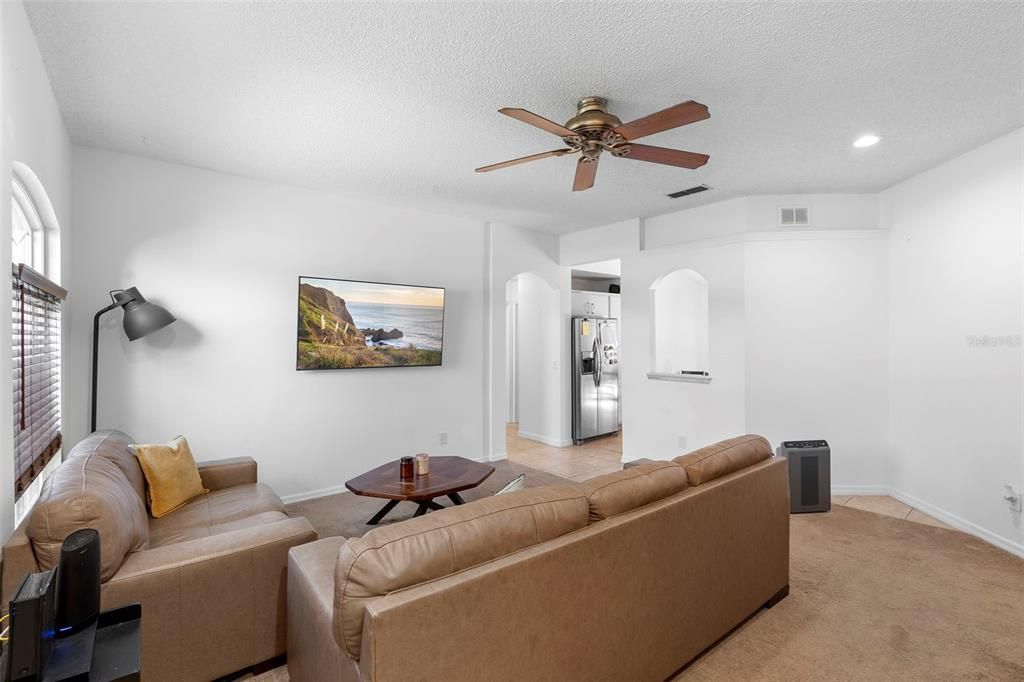 En Venta: $329,000 (3 camas, 2 baños, 1214 Pies cuadrados)