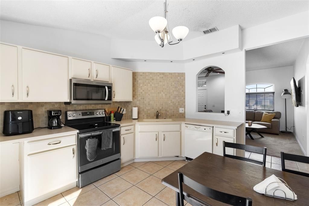 En Venta: $329,000 (3 camas, 2 baños, 1214 Pies cuadrados)