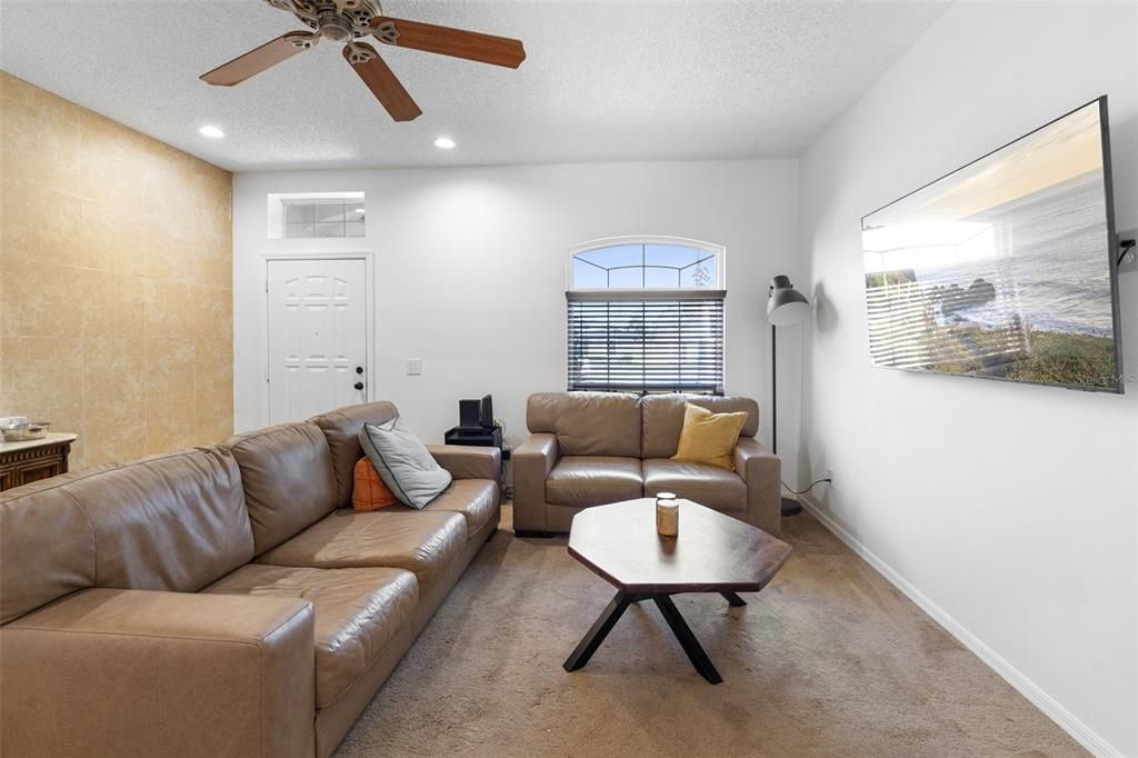 En Venta: $329,000 (3 camas, 2 baños, 1214 Pies cuadrados)