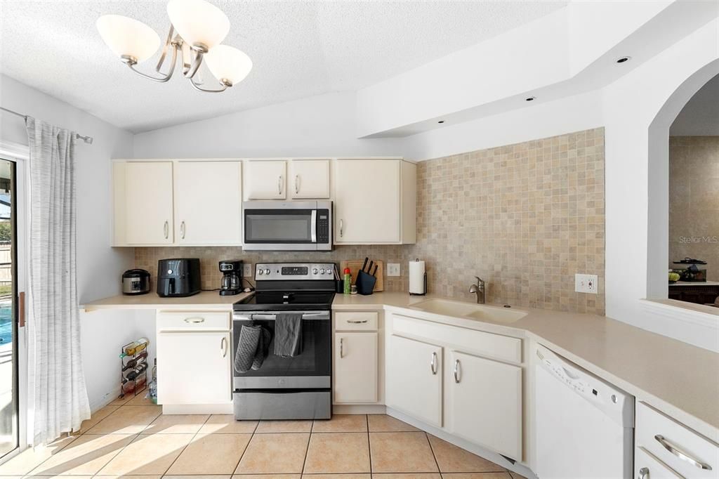 En Venta: $329,000 (3 camas, 2 baños, 1214 Pies cuadrados)