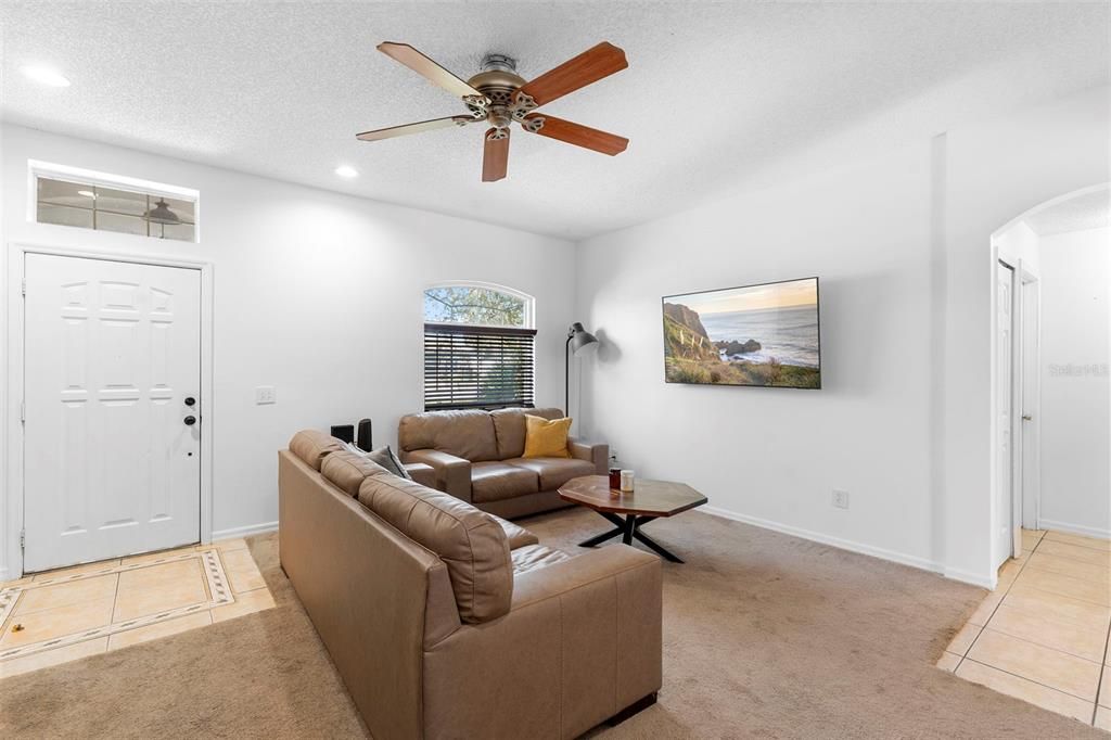 En Venta: $329,000 (3 camas, 2 baños, 1214 Pies cuadrados)