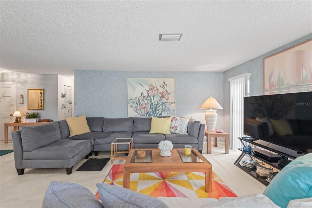 For Sale: $219,500 (2 beds, 2 baths, 1150 Square Feet)