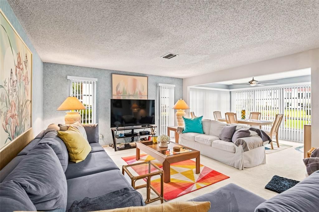 For Sale: $219,500 (2 beds, 2 baths, 1150 Square Feet)