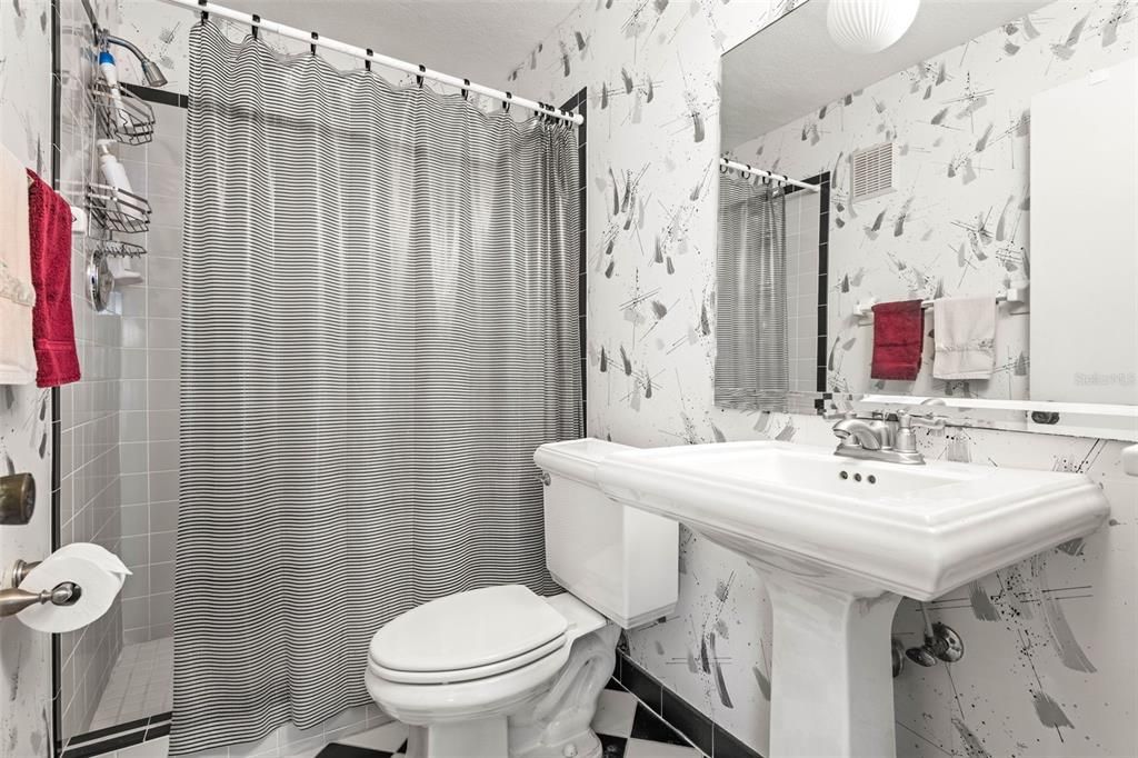 For Sale: $219,500 (2 beds, 2 baths, 1150 Square Feet)